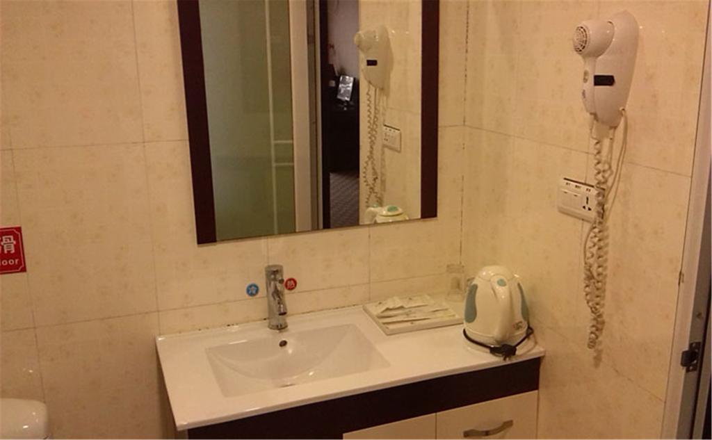 Wudangshan Yinjie Holiday Hotel Danjiangkou Rum bild