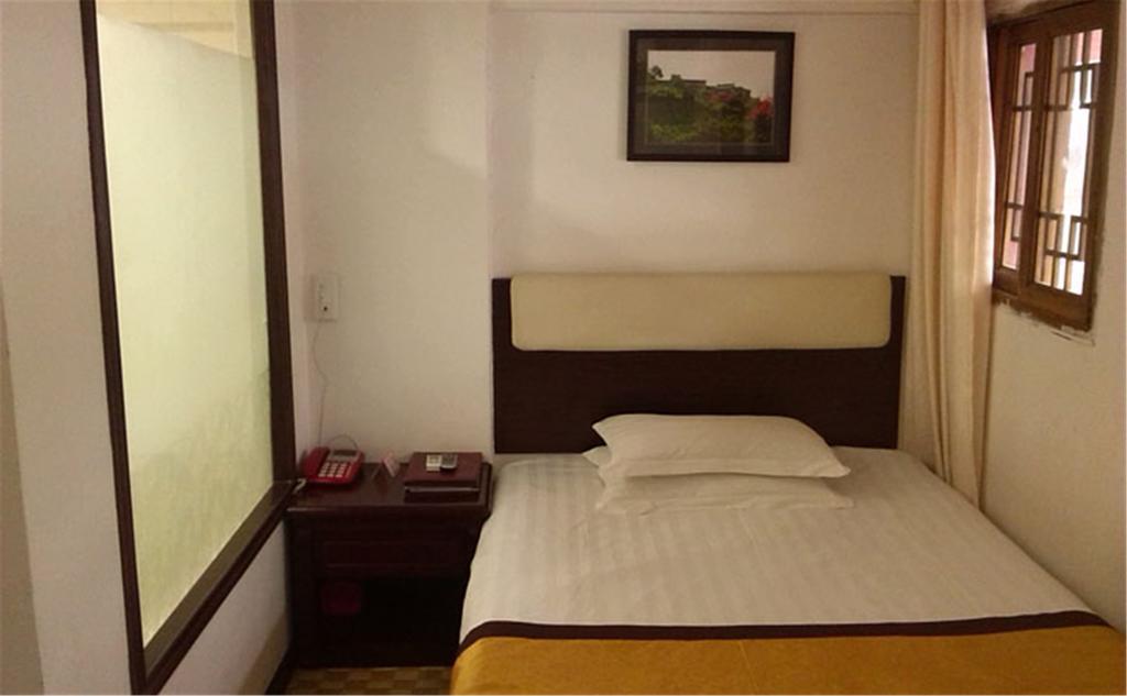Wudangshan Yinjie Holiday Hotel Danjiangkou Rum bild