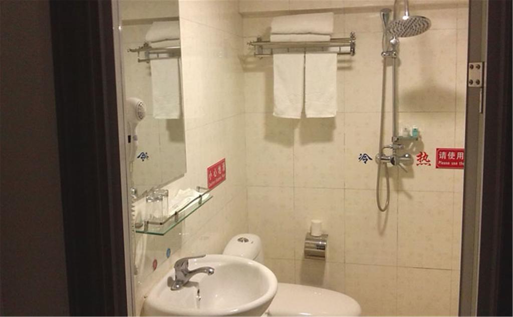 Wudangshan Yinjie Holiday Hotel Danjiangkou Rum bild