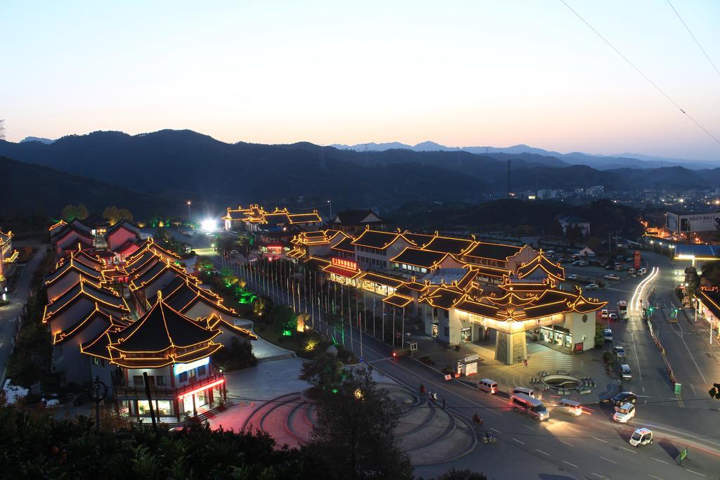 Wudangshan Yinjie Holiday Hotel Danjiangkou Exteriör bild