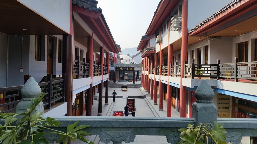 Wudangshan Yinjie Holiday Hotel Danjiangkou Exteriör bild