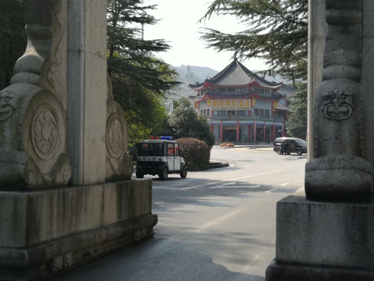 Wudangshan Yinjie Holiday Hotel Danjiangkou Exteriör bild