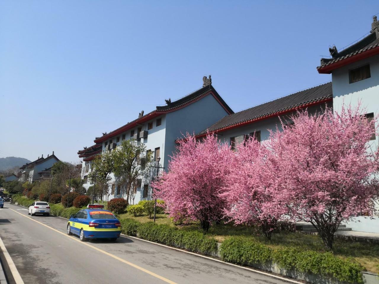 Wudangshan Yinjie Holiday Hotel Danjiangkou Exteriör bild